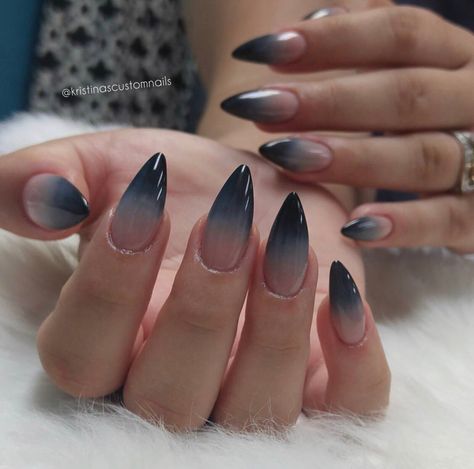 Black Blue Ombre Nails, Ombre Dark Blue Nails, Dark Blue Ombré Nails, Gothic Blue Nails, Black And Blue Ombre Nails, Witchcore Nails, Navy Ombre Nails, Blue Fade Nails, Dark Blue Ombre Nails