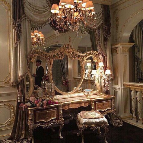 @nayema🕊 Era Victoria, Istoria Artei, Castle Aesthetic, Royal Aesthetic, Baroque Architecture, Light Academia, A Mirror, Beautiful Architecture, My New Room