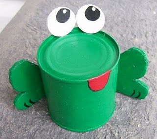 garden toad Can Craft Ideas, Tin Can Animals, Diy Library, Classroom Diy, Fork Jewelry, Tin Can Art, Aluminum Can Crafts, Frog Theme, Castle Decor