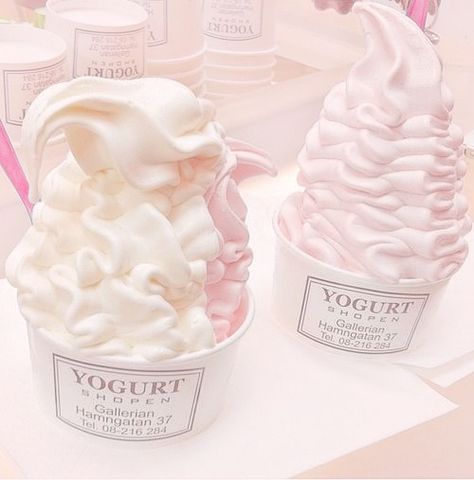 Xoxo, ♡ Pinterest : @1kco0zwe8r4mzzk. Frozen Yoghurt, Ice Creams, Frozen Treats, Frozen Yogurt, Pretty Food, I Love Food, Cute Food, Good Eats, Yummy Treats