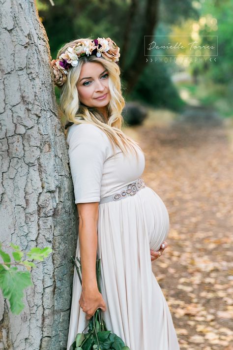 Danielle Torres Photography - Romantic flower crown Maternity Photo Shoot - Maternity photos - Maternity Pose Crown Photoshoot, Parents Photography, Baby Bump Photoshoot, Lighting Hacks, Maternity Photography Poses Outdoors, Trips Abroad, Maternity Photography Outdoors, Flowers Crown, Maternity Picture Ideas