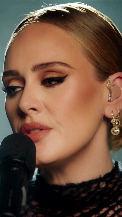 Adele Hair Color, Adele Eyes, Adele Makeup, Adele Funny, Adele Hair, Adele Pictures, Adele Style, Adele Concert, Adele Adkins