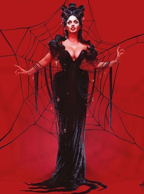 instagram The Black Widow, Witch Costumes, Celebrity Halloween Costumes, Riot Grrrl, Halloween Photoshoot, Witch Costume, Arte Inspo, Drew Barrymore, Vintage Horror