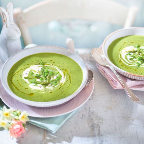 Pea, Mint and Asparagus Soupghkuk Chilled Soups, Pea And Mint Soup, Mint Soup, Veggie Board, Soup Maker Recipes, Easter Feast, Pea And Ham Soup, Vegetarian Soups, Shade Loving Perennials