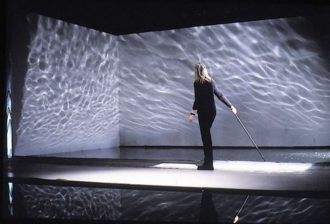 The steady search of water in Elizabeth Ogilvie’s installations – Follow the Water Water Reflection Installation, Water Reflection Architecture, Water Effect Lighting, Water Light Installation, Water Art Installation, Water Caustic, Water Projection, Water Room, Space Installation