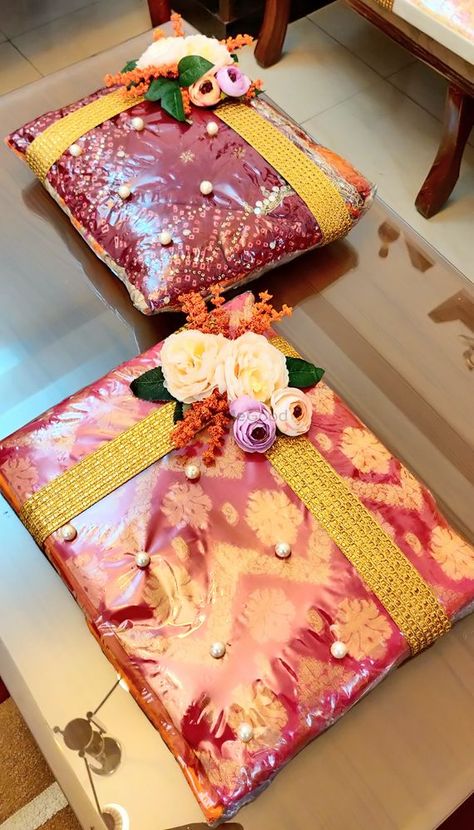 Photo From Latest 2021 Work - By Glitterzz Creatio Wedding Saree Packing Decoration, Weeding Packing Idea, Saree Packaging Ideas, Saree Packing Ideas Wedding Diy, Saree Packing Ideas Wedding Gift Packaging, Saree Gift Packing Ideas, Doli Decoration, Saree Packing Ideas, Saree Packing Ideas Wedding