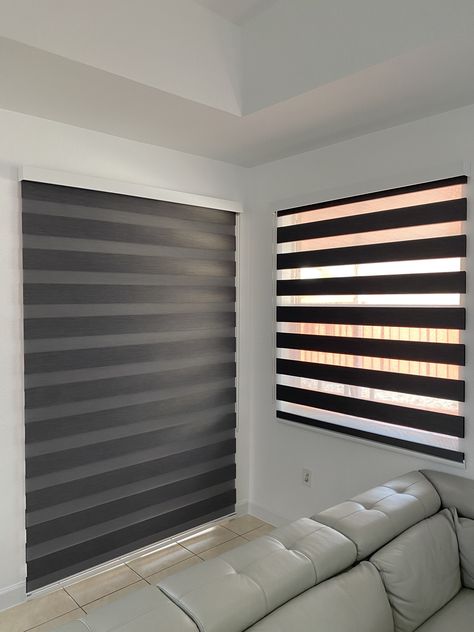 Persiana Sheer Elegance, Window Blinds Bedroom, Blinds For Windows Living Rooms, Cortinas Roller, Kitchen Blinds, White Windows, Double Garage, Kitchen Wallpaper, Painting Wallpaper