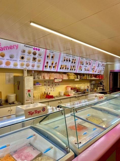 Sawyer and Violets hangout spot, Closes down because John dies Ice Cream Design Shop, Working At Ice Cream Shop, Ice Cream Place Aesthetic, Ice Cream Job Aesthetic, Toko Ice Cream, Gelato Shop Aesthetic, Ice Cream Bar Aesthetic, Ice Cream Shop Background, Ice Cream Shop Layout