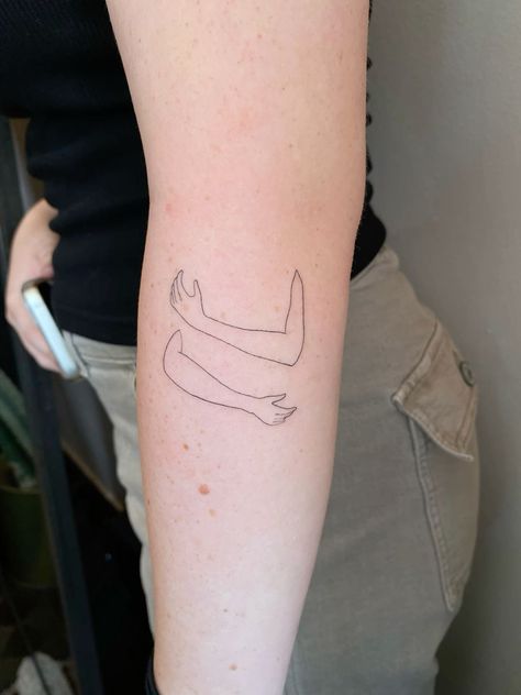 Hug Tattoo, Brother And Sister Tattoo Ideas, Sister Tattoo Ideas, Self Love Tattoo, Sister Tattoo, Tattoo Love, Love Tattoo, Cute Small Tattoos, Brother And Sister