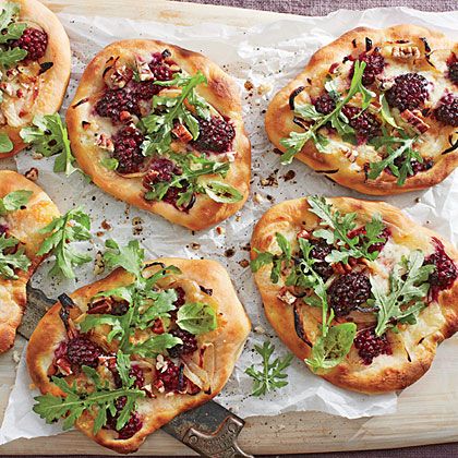 Horderves Appetizers, Spring Appetizers, Best Party Appetizers, Brie Recipes, Summer Appetizer, Flat Bread, Party Appetizer, Best Dinner Recipes, Easy Appetizer Recipes