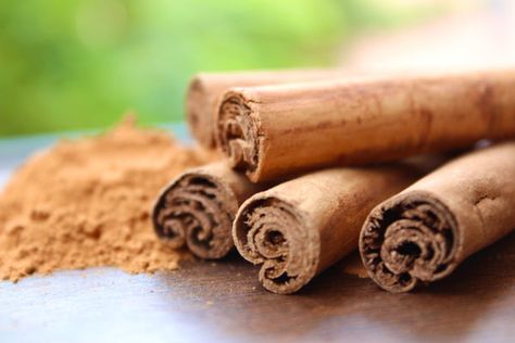 Cinnamon Water, Cinnamon Health Benefits, Cassia Cinnamon, Cinnamon Benefits, Herbal Teas Recipes, Ceylon Cinnamon, Regulate Blood Sugar, Spice Blends, Scented Soy Candles