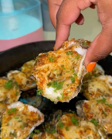 Seafood Recipes on Instagram: "Garlic Butter Oysters 🦪✨  🎥 by @peaceofconfectionery  Follow @cuisineocn for more 🦀  Recipe Books in our bio 📘  12 oysters  half stick of butter (regular kerrygold is better) Onion powder  Garlic powder  Fresh parsley  Minced garlic or paste Parmesan cheese  Preheat your oven to 350 F then Melt your butter, garlic and seasonings add parsley then pour your butter over your oysters and top them with cheese bake at 350 F for 15 minutes let them cool and enjoy  🔥🔥🔥  #seafood #seafoodlover #foodie #explorepage #oysters" Garlic Butter Oysters, Baked Oyster Recipes, Seafood Delight, Best Shrimp Recipes, How To Peel Shrimp, Oyster Recipes, Cheese Bake, Recipe Books, Jamaican Recipes