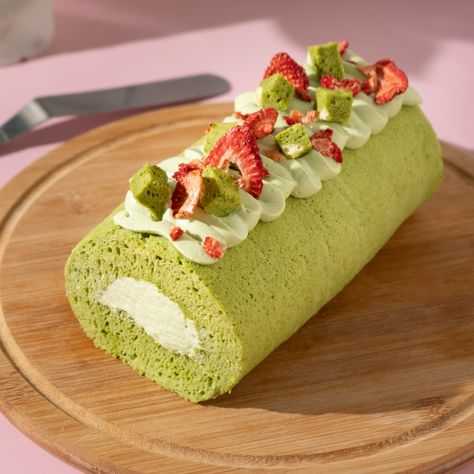 Cake | Matcha Swiss Roll on Behance Matcha Swiss Roll, Matcha Roll Cake, Cake Matcha, Swiss Roll Cakes, Swiss Roll Cake, Matcha Cake, Homemade Rolls, Cake Photography, Swiss Roll