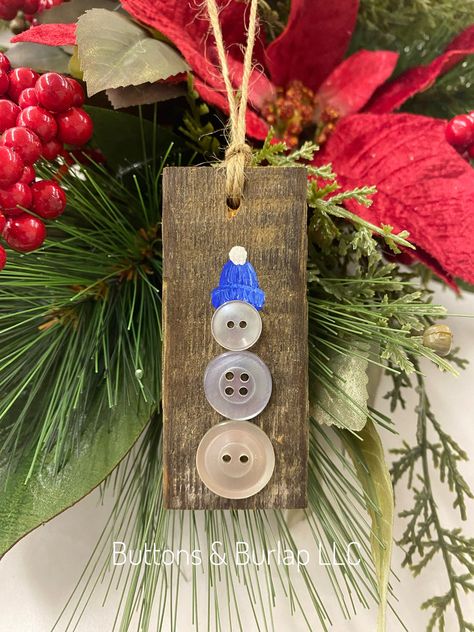 Made out of old tobacco lath, these snowmen ornaments are made with vintage white buttons. The wood is cut to 3.25" in height, and has twine attached to easily hang your ornaments. Choose one, or pick your enough for your whole family. Every button snowman varies in size on the ornament, as each vintage button is uniqu Button Snowmen Ornaments, Pioneer Christmas Ornaments, Crafts To Do With Buttons, Snowman Button Ornament, Rectangle Wood Ornaments, Vintage Wood Ornaments, Tongue Depressor Ornaments, Cork Snowman Ornament, Old Button Crafts