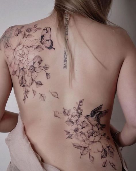 Mistletoe Tattoo, Floral Spine Tattoo, Tattoo Designs Watercolor, Tattoo Designs Geometric, Chest Tattoo Drawings, Floral Back Tattoos, Shoulder Blade Tattoo, Back Piece Tattoo, Flower Tattoo Back