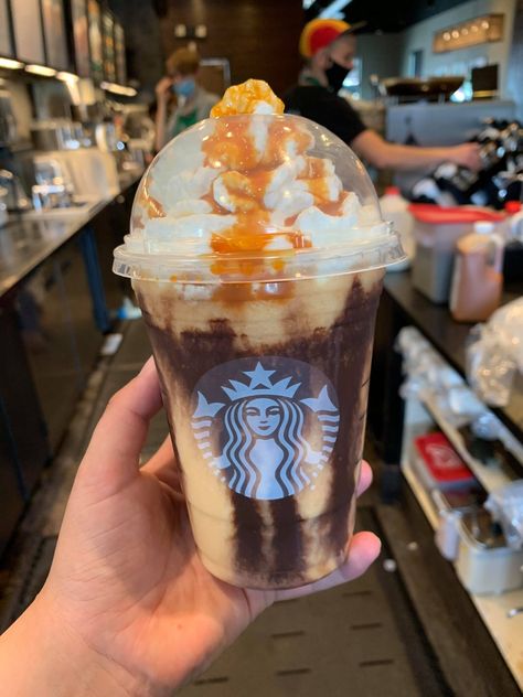 Cookie Frappuccino Starbucks, Pumpkin Frappe, Pumpkin Frappuccino, Starbucks Halloween Drinks, Frappuccino Starbucks Secret Menu, Starbucks Chocolate, Frappuccino Starbucks, Secret Starbucks Drinks, Pumpkin Sauce