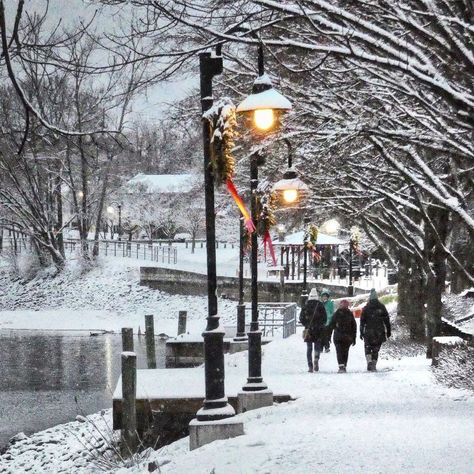 Plan a cozy getaway to these 10 charming winter towns in Upstate NY - newyorkupstate.com Small Town New York, Upstate New York Winter, Cozy Getaway, Small Town Snow Aesthetic, Snowy Town, Ny Winter, New York Snow, Snowy Small Town, Bedford Falls