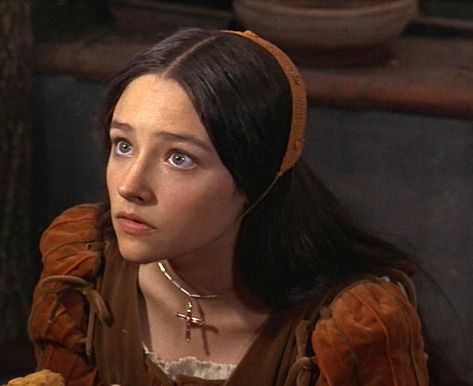 Alayne Stone, Romeo And Juliet 1968, Zeffirelli Romeo And Juliet, Juliet 1968, Leonard Whiting, Juliet Capulet, Angelic Aesthetic, Olivia Hussey, Wedding Headpiece