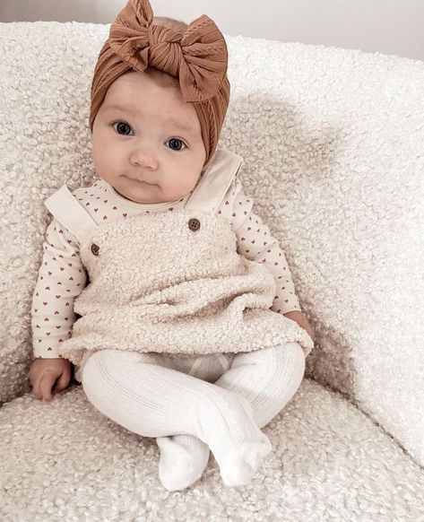 4 Month Old Winter Outfits, Baby Girl Sweater Outfits, Winter Outfits Babygirl, Baby Girl Outfit Inspiration, Newborn Spring Outfits, Winter Baby Outfits Girl, Newborn Girl Winter Outfits, Infant Fall Outfits Girl, Cute Baby Outfits Girl