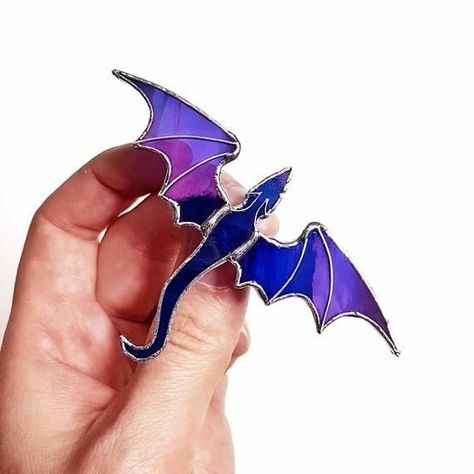 Dragon Fantasy Art, Dragon Brooch, Tiffany Glass Art, Pendant Ideas, Art Dragon, Stained Glass Paint, Glass Art Projects, Stained Glass Jewelry, Tiffany Glass