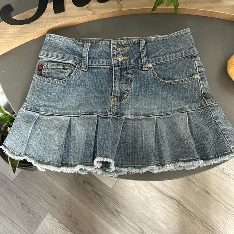 Y2K pleated denim skirt with cute details, perfect... - Depop Y2k Jeans Skirt, Pleated Denim Skirt Outfit, Y2k Jean Skirt, Denim Pleated Skirt, Pleated Denim Skirt, Pleaded Skirt, Pleated Skirt Outfit, Pleated Denim, Denim Skirt Outfits