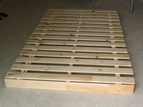 Flat Bed Frame, Diy Farmhouse Bed, Minimalist Bedroom Men, Pallet Bed Frame, Low Bed Frame, Bed Frame Plans, Simple Bed Frame, Diy Pallet Bed, Diy Platform Bed