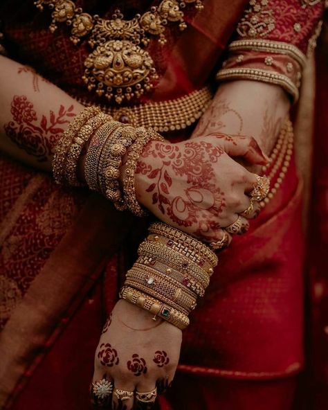 Vedic Wedding, Shaadi Aesthetic, Inside Wardrobe, Bride Fashion Illustration, Vintage Indian Jewelry, Wedding Jewelry Sets Bridal Jewellery, Indian Wedding Jewelry Sets, Jewelry Knowledge, Indian Accessories