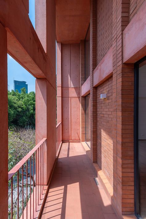 Red brick and concrete form CPDA's 139 Schultz in Mexico City Red Architecture, Concrete Facade, Concrete Forms, Brick Architecture, Brick Facade, Social Housing, Brick Building, Facade Architecture, Red Bricks