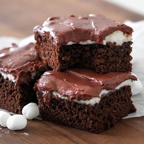 Protein Marshmallow, Pre And Post Workout Snacks, Elyse Ellis Recipes, Protein Frosting, Macro Friendly Food, Marshmallow Brownies, Pre And Post Workout, Protein Brownies, Protein Packed Meals