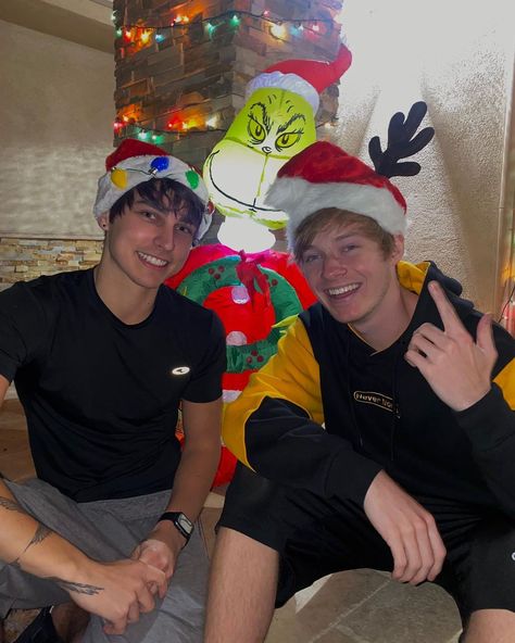 26.9k Likes, 2,827 Comments - Sam and Colby (@samandcolby) on Instagram: “MERRY CHRISTMAS! we are doing a 🚨BIG GIVEAWAY🚨 as a countdown to the first 25x25 video premiere!…” Sam And Colby Christmas, Sam And Colby Fanfiction, Sam Golbach, Guys Night, The Real Ghostbusters, Love Sam, Fangirl Problems, Colby Brock, Ghost Hunters