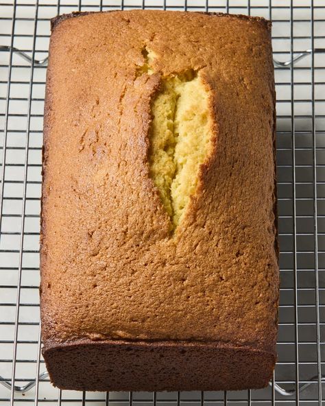 overhead shot of a pound cake loaf, on a cooling rack. Plain Cake, Sour Cream Pound Cake, Cake Loaf, Dairy Desserts, School Cake, Lemon Bread, Cream Cheese Pound Cake, Pistachio Cake, Smitten Kitchen