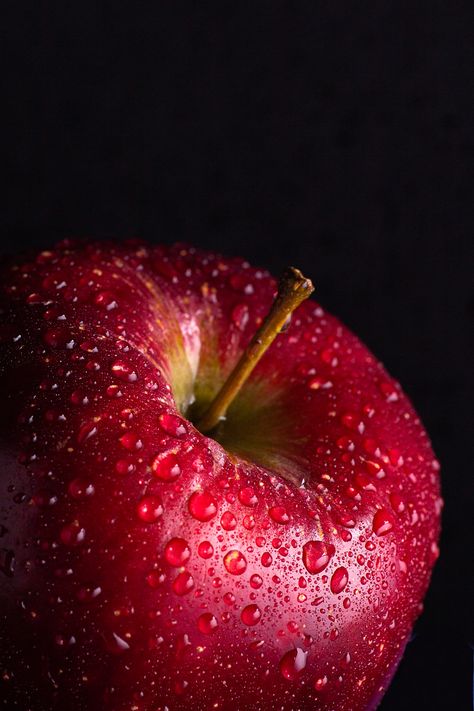 Fruits Photography, Apple Photography, Red Fruit Photography, Apple Photography Fruit, Autumn Apples Photography, Food Photography Fruit, Macro Food Photography, Apples On Tree Photography, Apples Photography