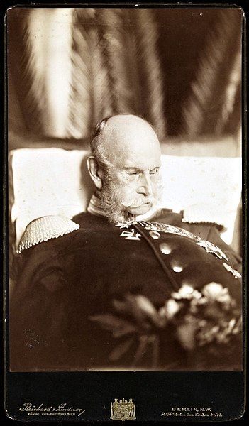 Memento Mori Photos, Post Mortem Pictures, Creepy Photos, Kaiser Wilhelm, Post Mortem, Memento Mori, Wikimedia Commons, Military Aircraft, Historical Photos