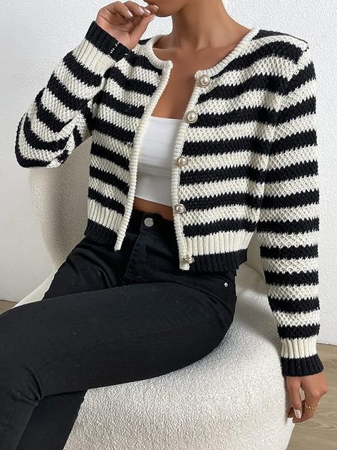 Woman in striped crop cardigan Áo Len Cardigan, Cardigan Casual, Cropped Cardigan Sweater, Button Front Cardigan, Casual Cardigans, Long Sweaters Cardigan, Casual Stripes, Striped Cardigan, Fiber Arts