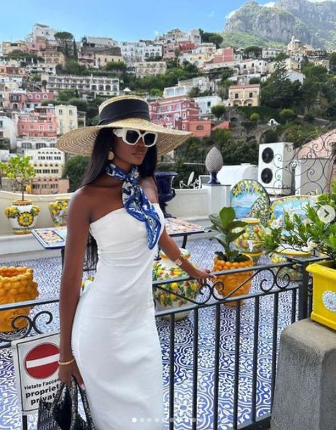 Italy Vacay Outfits, Black Women In Italy, Holiday Esthetics, Albania Outfits, Italy Holiday Outfits, Greece Lookbook, Malta Outfits, Italy Dump, Excursion Outfit