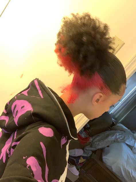 Pink And Orange Hair, Hair Stripes, Skunk Hair, Skunk Stripe, Pink Hair Dye, Peekaboo Hair, Cute Hair Colors, Quick Natural Hair Styles, Cute Braided Hairstyles