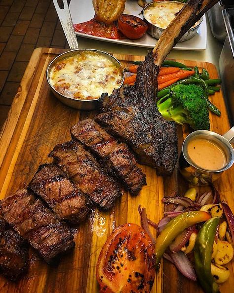 Palapa's Marisqueria & Sushi on Instagram: “Tomahawk Steak (angus) 🔥🔥🔥” Tomahawk Steak, Ribeye Steak, Roasts, Art Videos, Love Food, Steak, Yummy Food, Diet, Meat