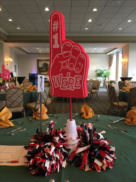 Homecoming Centerpieces, Megaphone Centerpiece Ideas, Trophy Centerpiece Ideas, School Spirit Centerpieces, Sports Banquet Decor, Athletic Banquet Centerpieces, Sports Banquet Ideas, College Sports Banquet, Simple Sports Banquet Centerpieces