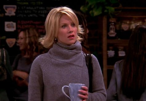 FRIENDS 2003 (S10 E5) Amy Green (co-star Christina Applegate). Friends Season 10, Christina Applegate, Friends Season, Friend Outfits, Green Hair, Jennifer Aniston, Hair Color, Hair Cuts, Turtle Neck