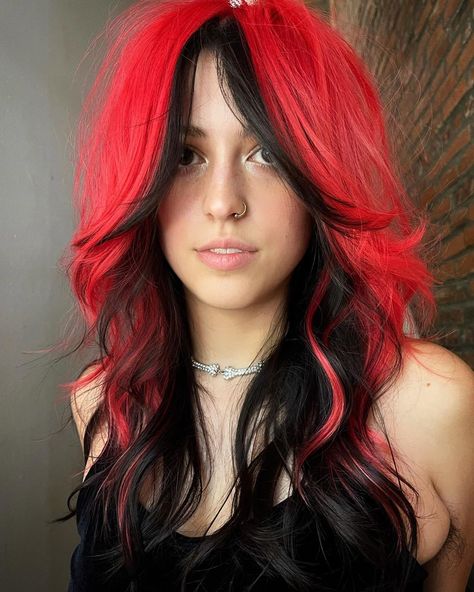 Black Money Piece Highlights on Red Color Wolf Cut Red Hair With Black Money Piece, Red Hair Black Money Piece, Black Money Piece Hair, Red Money Piece, Red Money Piece Hair, Vibrant Red Hair, Wavy Hairstyles Tutorial, Black Red Hair, Red Blonde Hair