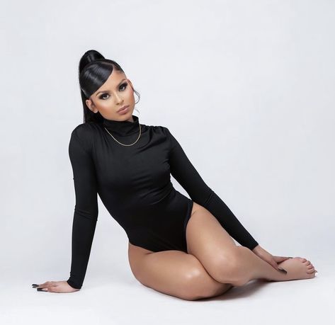 Black Onesie Photoshoot, Headshot Birthday Photoshoot, Bodysuit Picture Ideas, Bodysuits Photoshoot Ideas, Body Suit Photoshoot Black Women, Studio Photoshoot Outfit Ideas For Women, Birthday Photoshoot Bodysuit, Bodysuit Photoshoot Ideas Studio, Sitting Leaning Forward Pose