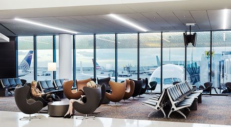 For the renovation of Terminal 3 at San Francisco’s International Airport, Gensler stepped in to make the space light, spacious, and a place that encouraged travelers to linger a bit. Arne Jacobsen Egg chairs and Swan lounges evoke the smooth curves of airliners and are upholstered in durable Acqua leather to help passengers pass the time, comfortably. Bloxburg Airport, Airport Gate, Airport Terminal 3, Arne Jacobsen Egg Chair, Airport Architecture, Mega Projects, Airport Vibes, Airport Luggage, San Francisco Airport