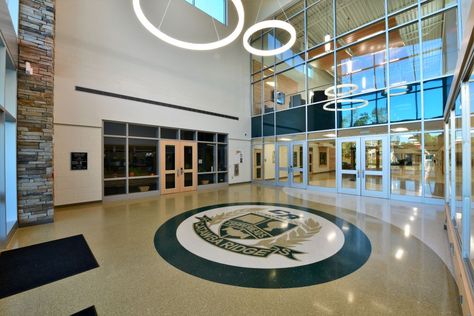 Catawba Ridge High School High School Lobby Design, American High School Building, School Foyer Ideas Entrance, Luxury School Building, School Lobby Design, High School Interior, School Foyer, School Lobby, High School Auditorium