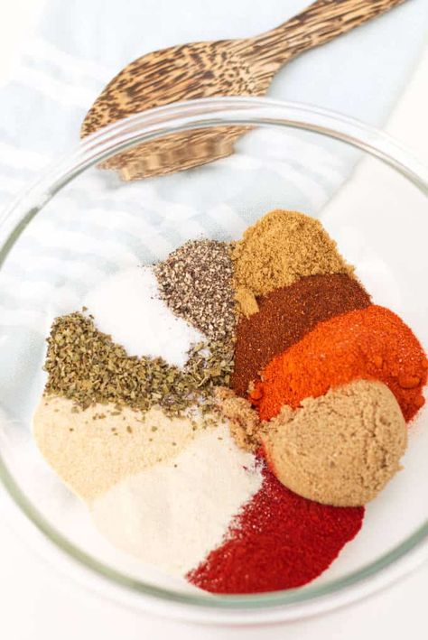 This is the perfect, go-to spice blend to rub on your food for your next barbecue. This barbecue spice blend goes great with everything. Burger Recipes Seasoning, Cajun Seasoning Recipe, Low Carb Taco Seasoning, Keto Taco Seasoning, Make Taco Seasoning, Homemade Taco Seasoning Mix, Chili Pepper Recipes, Homemade Taco Seasoning Recipe, Homemade Cajun Seasoning