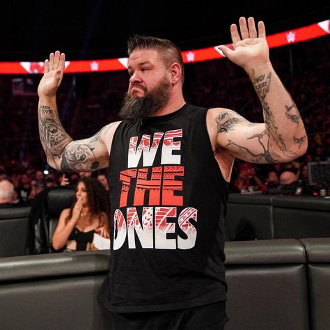 Wwe Kevin Owens, Wwe Gifs, Male Wrestlers, Wrestling Pictures, Aztec Wallpaper, Wrestling Posters, Kevin Owens, Wwe Raw, Wwe Superstars