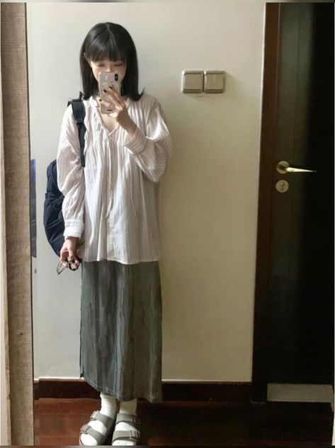 Long Skirt Outfits Korean, Japan Fashion Casual, Mori Kei Outfits, Skirt Outfits Korean, Mori Kei Fashion, Japanese Fashion Women, Short Girl Fashion, Japan Outfits, Outfit Retro