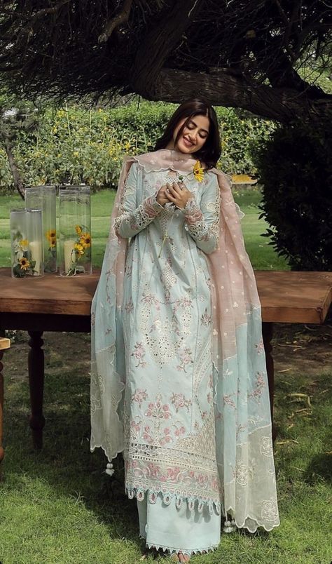 Eid Outfit Ideas, Desi Dress, Pakistani Fashion Casual, Pakistani Fancy Dresses, Desi Fashion Casual, Pakistani Dresses Casual, Beautiful Pakistani Dresses, Traditional Indian Outfits, Simple Pakistani Dresses