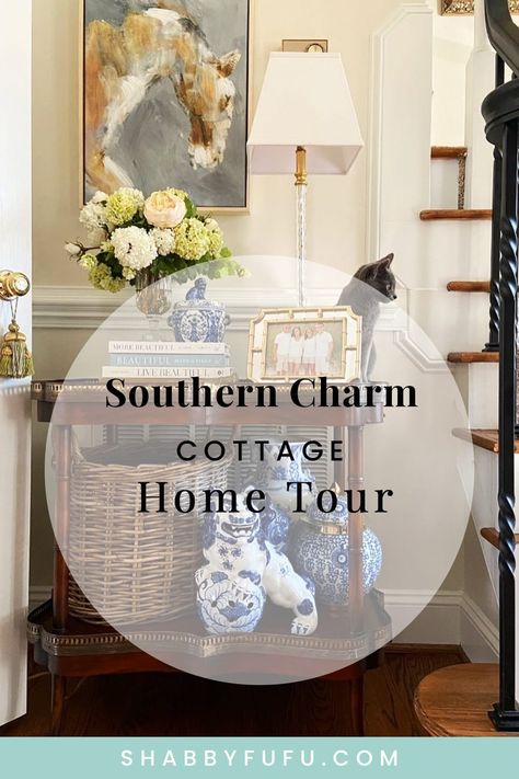 How To Display Herend Figurines, Southern Home Design Interior, Southern Charm Cottage, Southern Home Interior Paint Colors, Southern Style Homes Interior Classic, Southern Living Dining Room Ideas, Southern Prep Home Decor, Eclectic Southern Decor, Classic Southern Home Decor Living Room