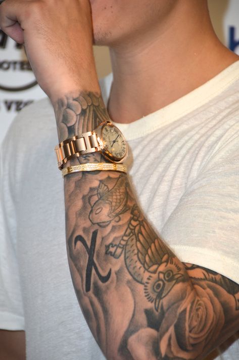 Justin has a bolded "X" on his left arm. "X means unknown," Justin explained to GQ in February 2016. "They might know the shell of me or the artist, but not necessarily me." Justin Bieber Tattoos Sleeve, Justin Bieber Arm Tattoo, Justin Bieber Sleeve, Justin Bieber Tattoos, Christian Couple, Left Arm Tattoos, Men Tattoos Arm Sleeve, X Tattoo, Forarm Tattoos