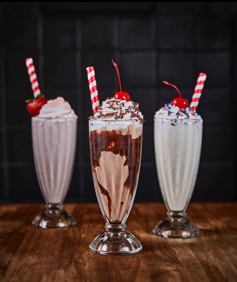 Milkshake Aesthetic Vintage, Milkshakes Aesthetic, Milkshake Photoshoot, Aesthetic Milkshake, Milkshake Aesthetic, Milkshake Ideas, Fruit Milkshake, Ice Cream Menu, Vanilla Milkshake